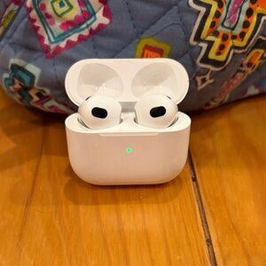 AirPods 3rd Generation - Very good condition I ACCEPT OFFERS